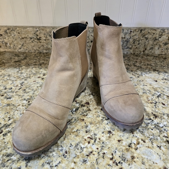 Sorel LEA HIDDEN WEDGE Chelsea Boots 8.5 Women Waterproof Leather ELK CURRY Tan - Picture 1 of 7